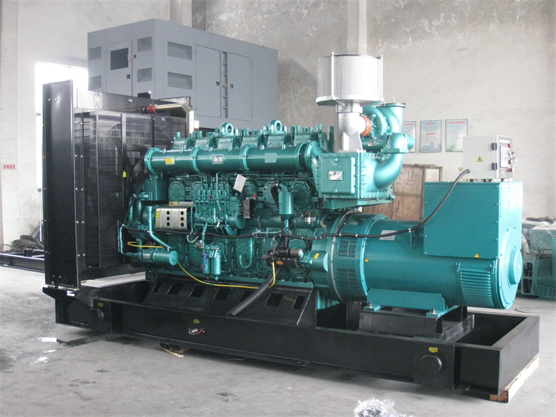 乌兰浩特200KW 柴油发电机的油耗是多少？